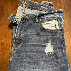 Judy Blue Slight Distressed Jeans